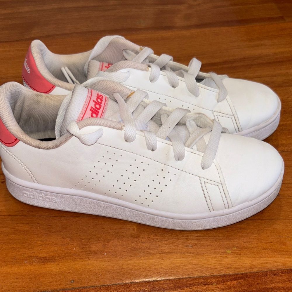 Kids Adidas White Sneakers with Pink Highlights size 1Y